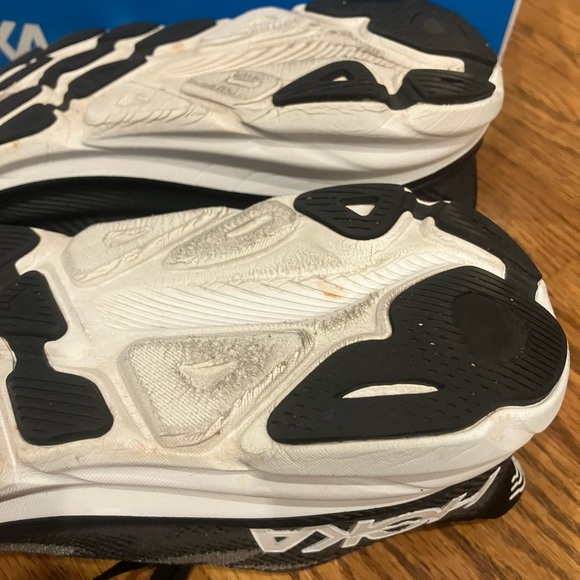 Hoka | Clifton 9 Black and White Running Shoes Size 6.5 - Picture 6 of 11